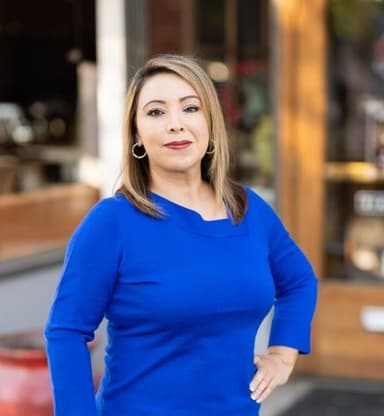 Laura Flores